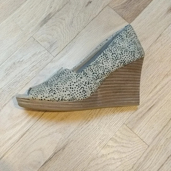 Toms Peep Toe Wedge Sandals, Size 6 - Picture 4 of 7